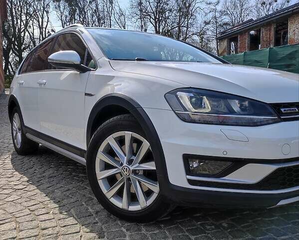 Білий Фольксваген Golf Alltrack, об'ємом двигуна 2 л та пробігом 268 тис. км за 16100 $, фото 1 на Automoto.ua