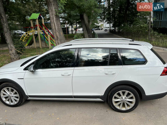 Белый Фольксваген Golf Alltrack, объемом двигателя 1.8 л и пробегом 196 тыс. км за 12400 $, фото 5 на Automoto.ua