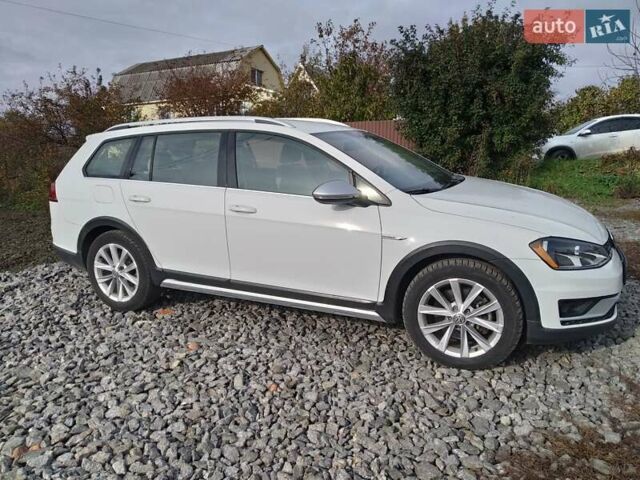 Белый Фольксваген Golf Alltrack, объемом двигателя 1.8 л и пробегом 94 тыс. км за 17300 $, фото 3 на Automoto.ua