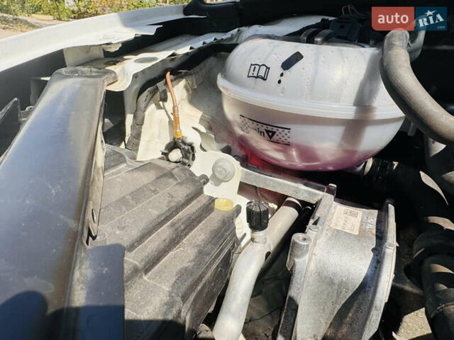 Белый Фольксваген Golf Alltrack, объемом двигателя 1.8 л и пробегом 107 тыс. км за 15000 $, фото 9 на Automoto.ua