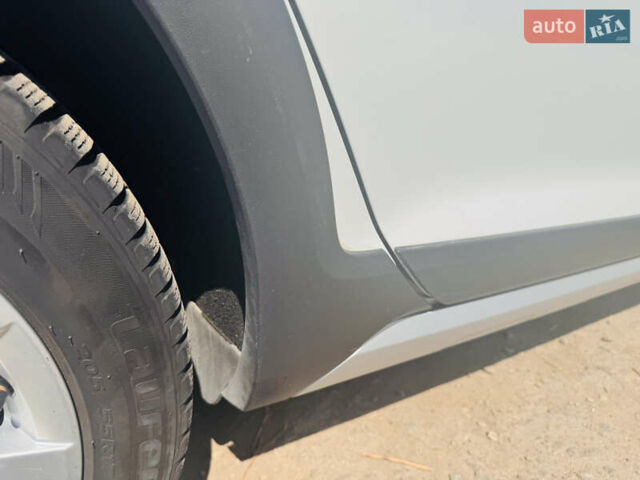 Белый Фольксваген Golf Alltrack, объемом двигателя 1.8 л и пробегом 107 тыс. км за 15000 $, фото 12 на Automoto.ua