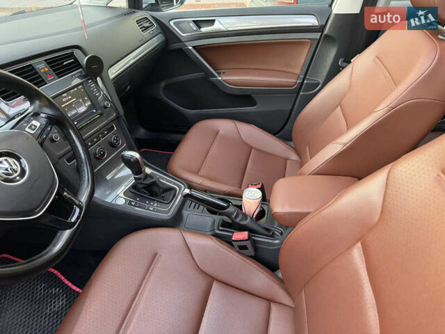 Белый Фольксваген Golf Alltrack, объемом двигателя 1.8 л и пробегом 107 тыс. км за 13900 $, фото 79 на Automoto.ua