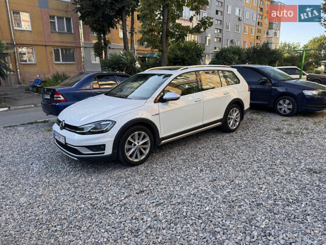 Белый Фольксваген Golf Alltrack, объемом двигателя 1.8 л и пробегом 107 тыс. км за 15000 $, фото 2 на Automoto.ua
