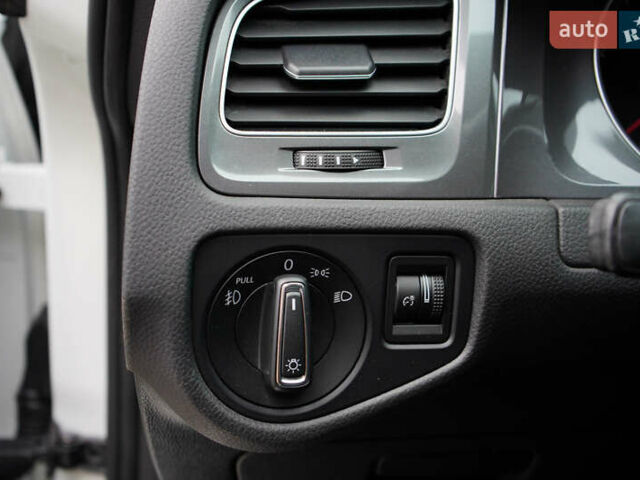 Білий Фольксваген Golf Alltrack, об'ємом двигуна 1.8 л та пробігом 132 тис. км за 14800 $, фото 16 на Automoto.ua