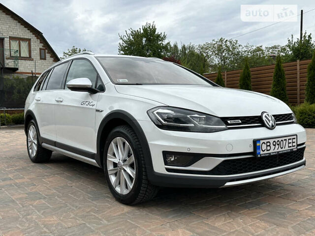 Белый Фольксваген Golf Alltrack, объемом двигателя 2 л и пробегом 105 тыс. км за 21800 $, фото 1 на Automoto.ua