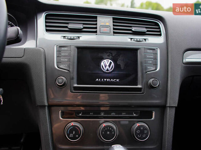 Білий Фольксваген Golf Alltrack, об'ємом двигуна 1.8 л та пробігом 132 тис. км за 14800 $, фото 22 на Automoto.ua