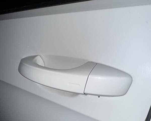 Белый Фольксваген Golf Alltrack, объемом двигателя 1.8 л и пробегом 107 тыс. км за 13999 $, фото 18 на Automoto.ua