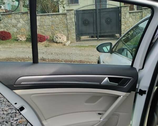 Белый Фольксваген Golf Alltrack, объемом двигателя 1.8 л и пробегом 94 тыс. км за 17300 $, фото 13 на Automoto.ua