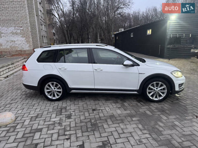 Белый Фольксваген Golf Alltrack, объемом двигателя 1.8 л и пробегом 107 тыс. км за 13999 $, фото 4 на Automoto.ua