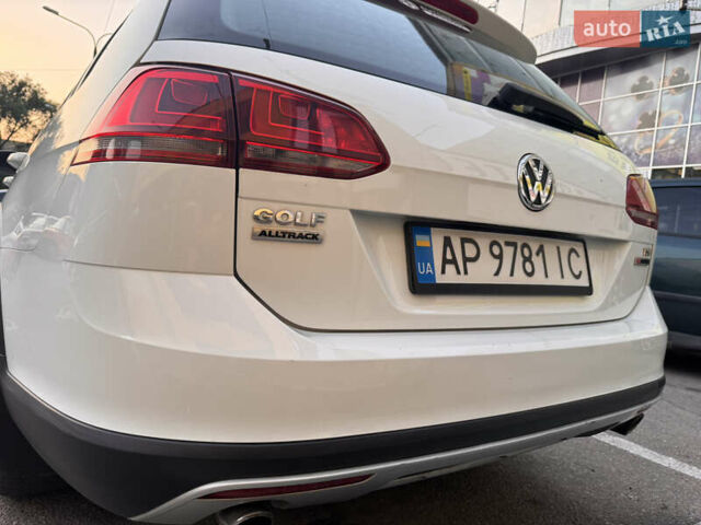 Белый Фольксваген Golf Alltrack, объемом двигателя 1.8 л и пробегом 107 тыс. км за 15000 $, фото 6 на Automoto.ua