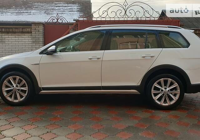 Белый Фольксваген Golf Alltrack, объемом двигателя 1.8 л и пробегом 87 тыс. км за 13999 $, фото 3 на Automoto.ua