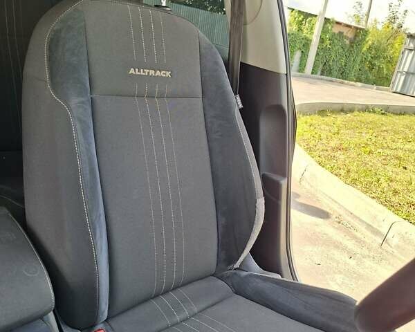 Белый Фольксваген Golf Alltrack, объемом двигателя 2 л и пробегом 192 тыс. км за 18800 $, фото 3 на Automoto.ua