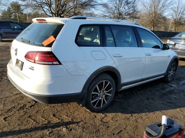 Белый Фольксваген Golf Alltrack, объемом двигателя 1.8 л и пробегом 74 тыс. км за 11500 $, фото 5 на Automoto.ua