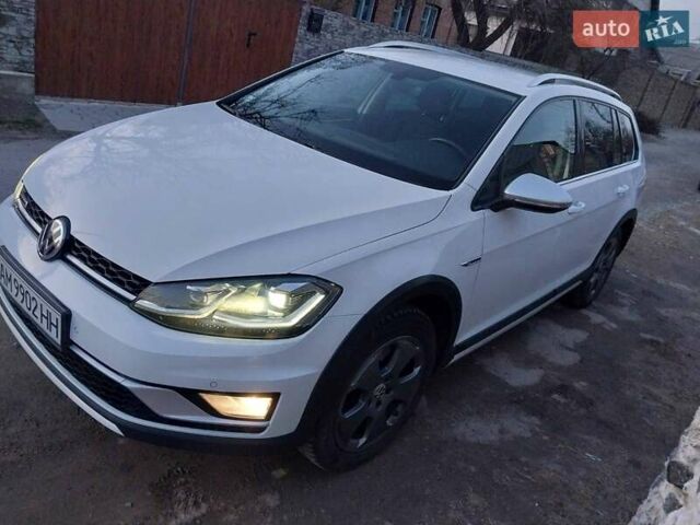 Белый Фольксваген Golf Alltrack, объемом двигателя 2 л и пробегом 234 тыс. км за 18200 $, фото 1 на Automoto.ua