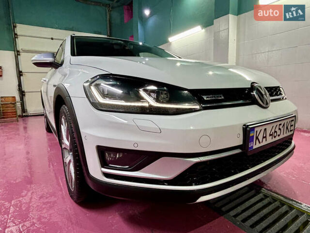 Белый Фольксваген Golf Alltrack, объемом двигателя 1.8 л и пробегом 58 тыс. км за 15999 $, фото 3 на Automoto.ua