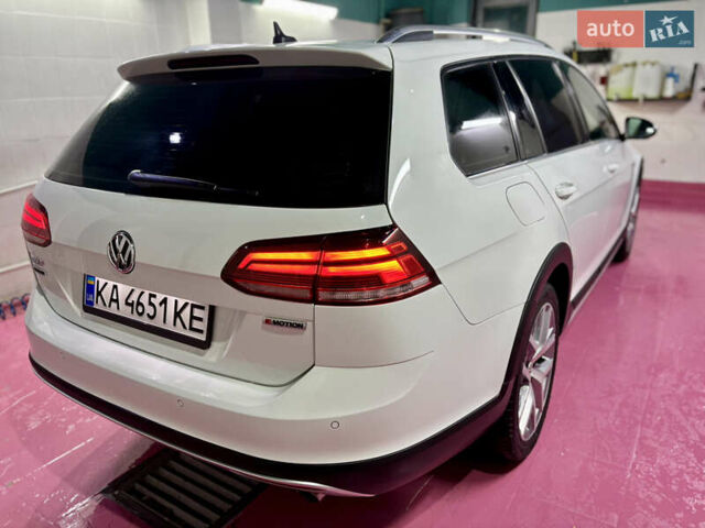 Белый Фольксваген Golf Alltrack, объемом двигателя 1.8 л и пробегом 58 тыс. км за 15999 $, фото 16 на Automoto.ua