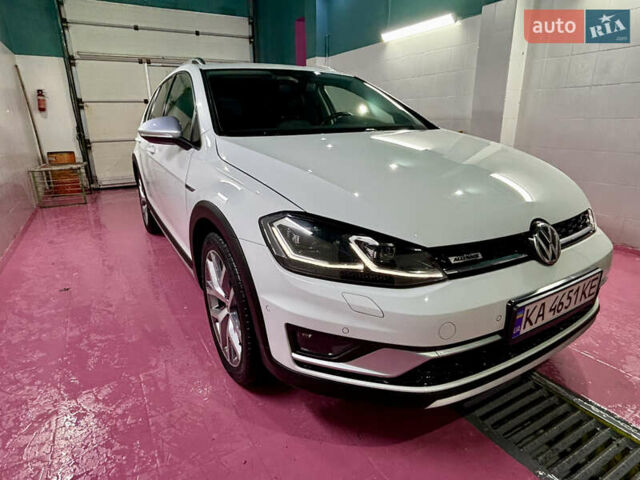 Белый Фольксваген Golf Alltrack, объемом двигателя 1.8 л и пробегом 58 тыс. км за 15999 $, фото 4 на Automoto.ua