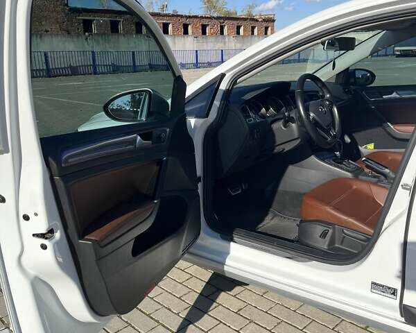 Белый Фольксваген Golf Alltrack, объемом двигателя 1.8 л и пробегом 148 тыс. км за 16000 $, фото 21 на Automoto.ua