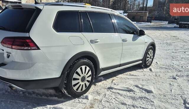 Білий Фольксваген Golf Alltrack, об'ємом двигуна 1.8 л та пробігом 25 тис. км за 16900 $, фото 7 на Automoto.ua