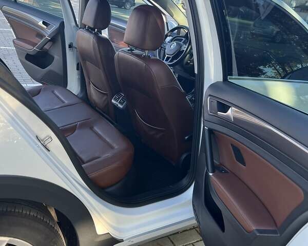 Белый Фольксваген Golf Alltrack, объемом двигателя 1.8 л и пробегом 148 тыс. км за 16000 $, фото 29 на Automoto.ua