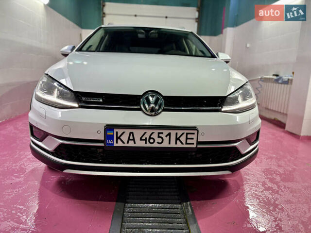 Белый Фольксваген Golf Alltrack, объемом двигателя 1.8 л и пробегом 58 тыс. км за 15999 $, фото 5 на Automoto.ua