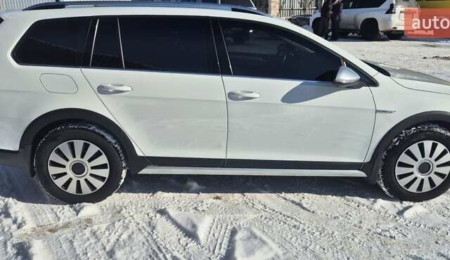 Білий Фольксваген Golf Alltrack, об'ємом двигуна 1.8 л та пробігом 25 тис. км за 16900 $, фото 3 на Automoto.ua