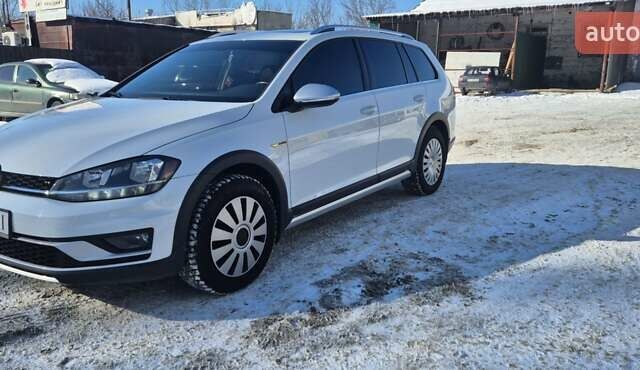 Білий Фольксваген Golf Alltrack, об'ємом двигуна 1.8 л та пробігом 25 тис. км за 16900 $, фото 12 на Automoto.ua