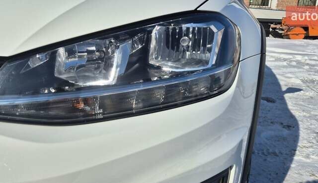 Білий Фольксваген Golf Alltrack, об'ємом двигуна 1.8 л та пробігом 25 тис. км за 16900 $, фото 2 на Automoto.ua