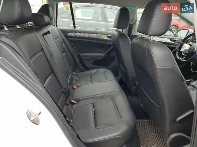 Белый Фольксваген Golf Alltrack, объемом двигателя 1.8 л и пробегом 100 тыс. км за 9700 $, фото 9 на Automoto.ua