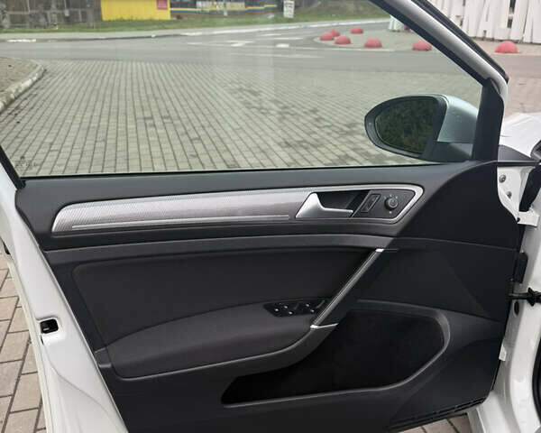 Белый Фольксваген Golf Alltrack, объемом двигателя 2 л и пробегом 208 тыс. км за 18500 $, фото 15 на Automoto.ua