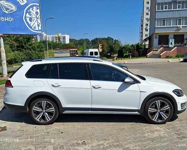 Белый Фольксваген Golf Alltrack, объемом двигателя 1.97 л и пробегом 298 тыс. км за 17900 $, фото 5 на Automoto.ua