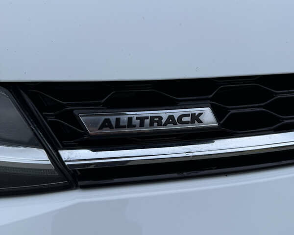Белый Фольксваген Golf Alltrack, объемом двигателя 2 л и пробегом 208 тыс. км за 18500 $, фото 2 на Automoto.ua