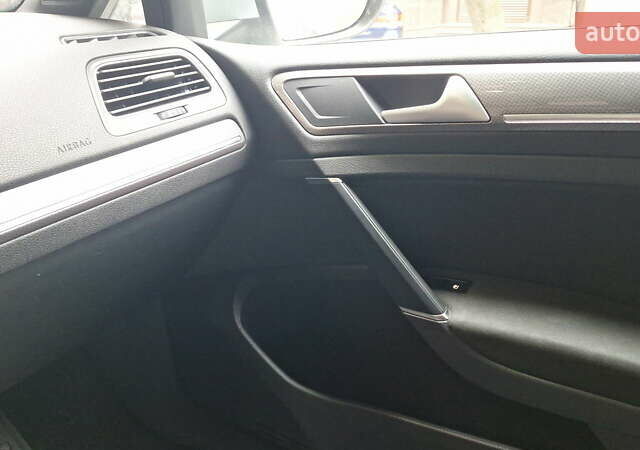 Белый Фольксваген Golf Alltrack, объемом двигателя 1.97 л и пробегом 298 тыс. км за 17900 $, фото 23 на Automoto.ua