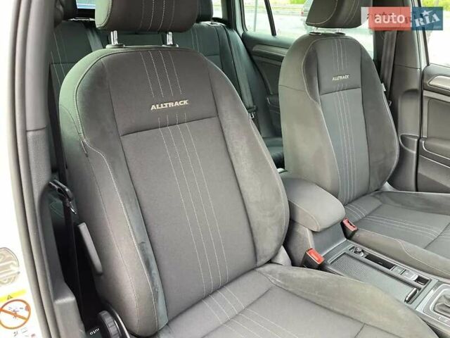 Белый Фольксваген Golf Alltrack, объемом двигателя 1.97 л и пробегом 298 тыс. км за 17900 $, фото 14 на Automoto.ua