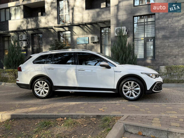 Білий Фольксваген Golf Alltrack, об'ємом двигуна 2 л та пробігом 198 тис. км за 24900 $, фото 4 на Automoto.ua
