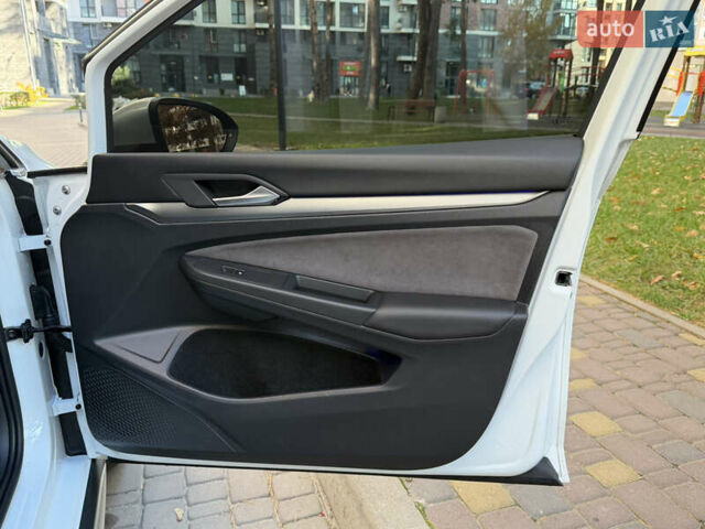 Білий Фольксваген Golf Alltrack, об'ємом двигуна 2 л та пробігом 198 тис. км за 24900 $, фото 57 на Automoto.ua