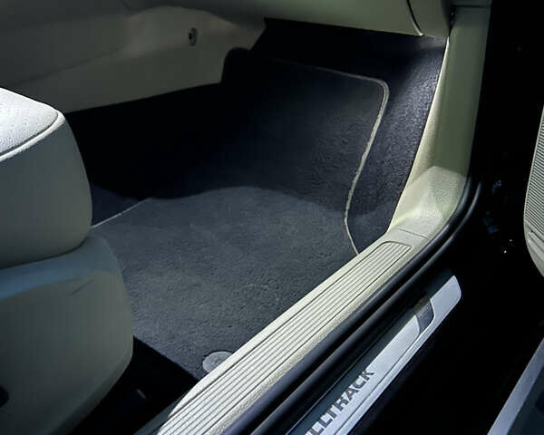 Черный Фольксваген Golf Alltrack, объемом двигателя 1.8 л и пробегом 195 тыс. км за 14100 $, фото 13 на Automoto.ua