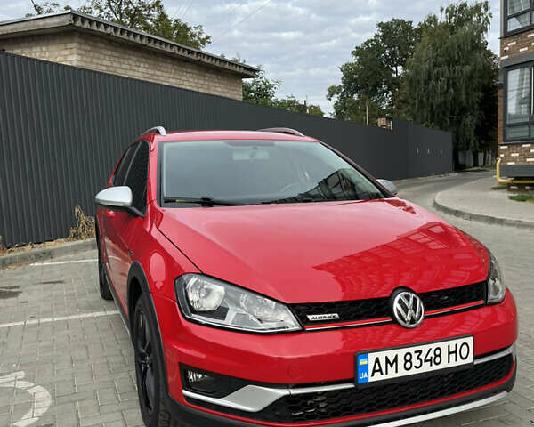 Красный Фольксваген Golf Alltrack, объемом двигателя 1.8 л и пробегом 208 тыс. км за 12499 $, фото 1 на Automoto.ua