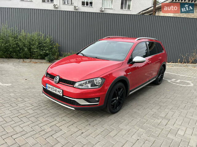 Красный Фольксваген Golf Alltrack, объемом двигателя 1.8 л и пробегом 208 тыс. км за 12499 $, фото 3 на Automoto.ua