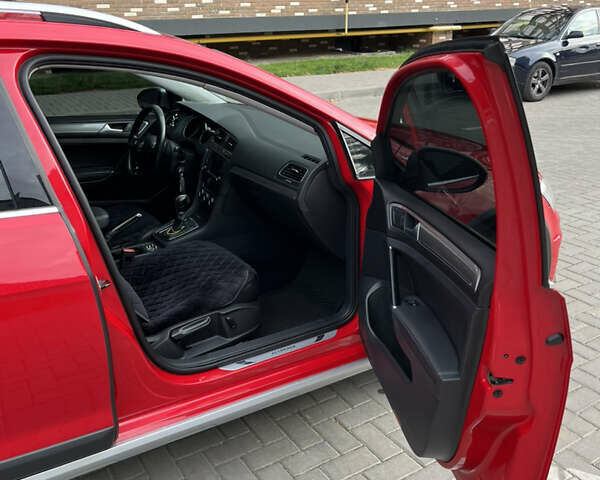 Красный Фольксваген Golf Alltrack, объемом двигателя 1.8 л и пробегом 208 тыс. км за 12499 $, фото 9 на Automoto.ua