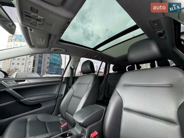 Красный Фольксваген Golf Alltrack, объемом двигателя 1.8 л и пробегом 133 тыс. км за 11980 $, фото 22 на Automoto.ua
