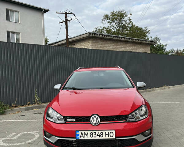 Красный Фольксваген Golf Alltrack, объемом двигателя 1.8 л и пробегом 208 тыс. км за 12499 $, фото 4 на Automoto.ua