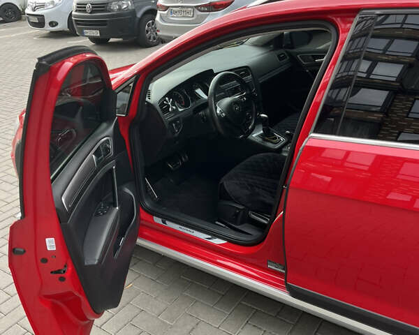 Красный Фольксваген Golf Alltrack, объемом двигателя 1.8 л и пробегом 208 тыс. км за 12499 $, фото 12 на Automoto.ua