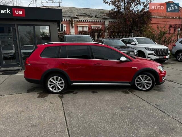 Красный Фольксваген Golf Alltrack, объемом двигателя 1.8 л и пробегом 133 тыс. км за 11980 $, фото 6 на Automoto.ua
