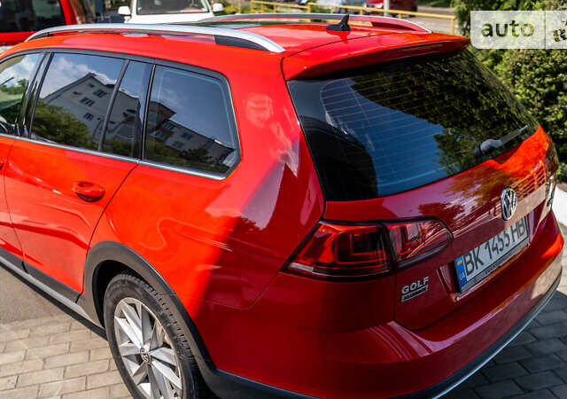 Красный Фольксваген Golf Alltrack, объемом двигателя 1.8 л и пробегом 86 тыс. км за 15800 $, фото 5 на Automoto.ua