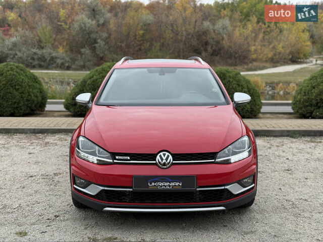 Красный Фольксваген Golf Alltrack, объемом двигателя 1.8 л и пробегом 45 тыс. км за 16300 $, фото 5 на Automoto.ua