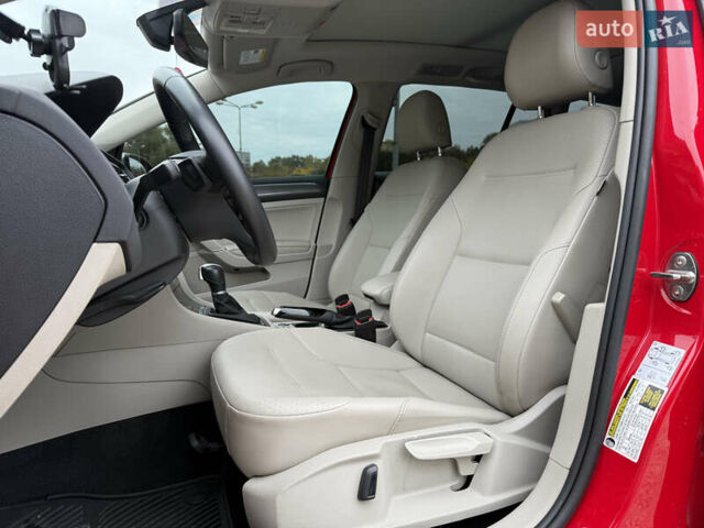 Красный Фольксваген Golf Alltrack, объемом двигателя 1.8 л и пробегом 45 тыс. км за 16300 $, фото 17 на Automoto.ua