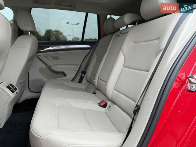 Красный Фольксваген Golf Alltrack, объемом двигателя 1.8 л и пробегом 45 тыс. км за 16300 $, фото 28 на Automoto.ua