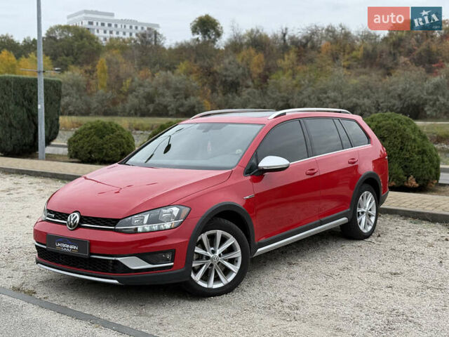 Красный Фольксваген Golf Alltrack, объемом двигателя 1.8 л и пробегом 45 тыс. км за 16300 $, фото 2 на Automoto.ua