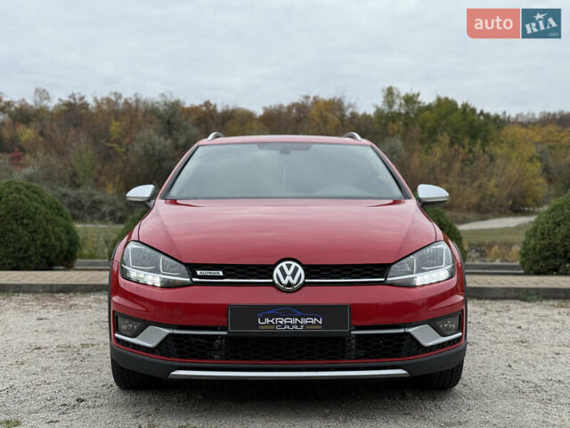 Красный Фольксваген Golf Alltrack, объемом двигателя 1.8 л и пробегом 45 тыс. км за 16300 $, фото 4 на Automoto.ua
